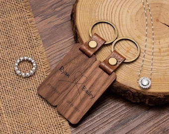 Personalised Wood Couple Keychain, Engraved Keyrings for Couple, Gift For Boyfriend / Husband, 5TH Anniversary Gift, Housewarming Party Gift