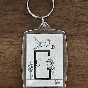Porte-clés personnalisé avec initiale – Design original fait main dans une boîte en plastique