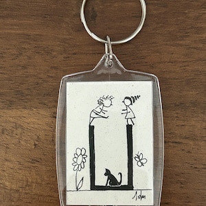 Personalisierter Initialen-Schlüsselanhänger – Original handgefertigtes Design in Kunststoffbox