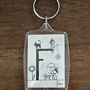 Porte-clés personnalisé avec initiale – Design original fait main dans une boîte en plastique