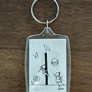 Personalisierter Initialen-Schlüsselanhänger – Original handgefertigtes Design in Kunststoffbox