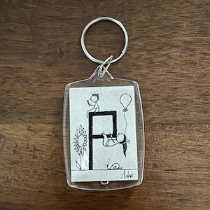 Personalisierter Initialen-Schlüsselanhänger – Original handgefertigtes Design in Kunststoffbox