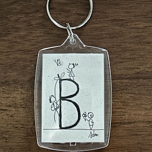 Personalisierter Initialen-Schlüsselanhänger – Original handgefertigtes Design in Kunststoffbox