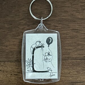 Porte-clés personnalisé avec initiale – Design original fait main dans une boîte en plastique