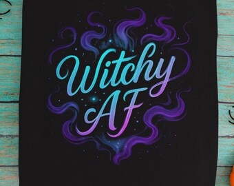 Koszulka z nadrukiem Witchy AF Halloween – zabawna, upiorna koszulka z grafiką Witch od Primal Frog