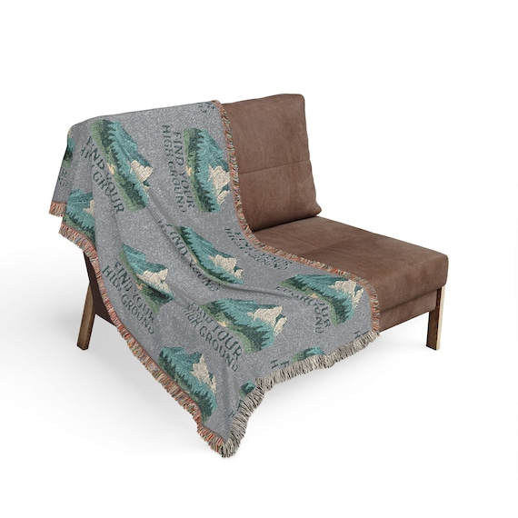 Scenic Peak Repeat Design Woven Blanket | Mountain Lodge Pattern