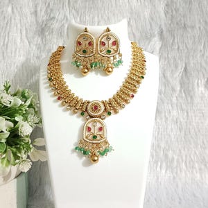 Vergoldete indische Choker Halsketten-Set für Frauen, vergoldetes Brautschmuck Set, südindische Halskette, Hochzeitshalskette Designs