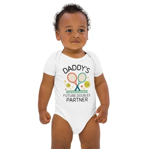 Daddy’s Future Doubles Partner Baby Onesie – Cute Tennis Outfit for Baby Boy or Girl – Funny Gift for Tennis Dads