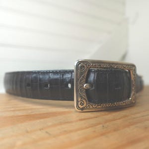 Cinturón reversible Vintage Brighton para mujer, negro y marrón, talla mediana, piel de cocodrilo. imagen 1