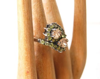 Anillo vintage de plata de ley, talla 7 3/4, con piedra de peridoto y citrino, 5,5 gramos.