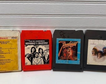 Lote de 4 fitas cassete de 8 pistas com álbuns antigos: ZZ Top, Jose Feliciano, The Emotions e Retro.