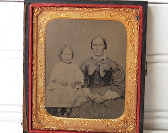 Post Mortem Tinetype Photo in Frame Overleden kind en moeder vintage foto