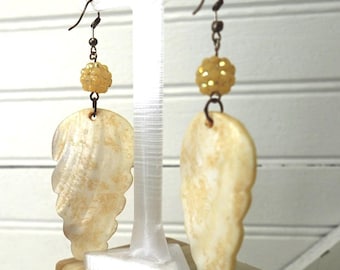 Vintage Y2K Shell Earrings Ivory Long Dangle Feather Carved Surf Coconut Girl