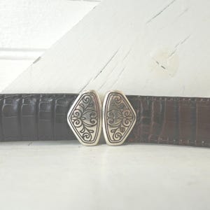 Cinturón reversible Vintage Brighton para mujer, negro y marrón, talla mediana, piel de cocodrilo. imagen 9