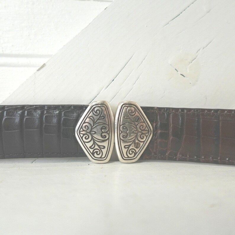 Cinturón reversible Vintage Brighton para mujer, negro y marrón, talla mediana, piel de cocodrilo. imagen 9