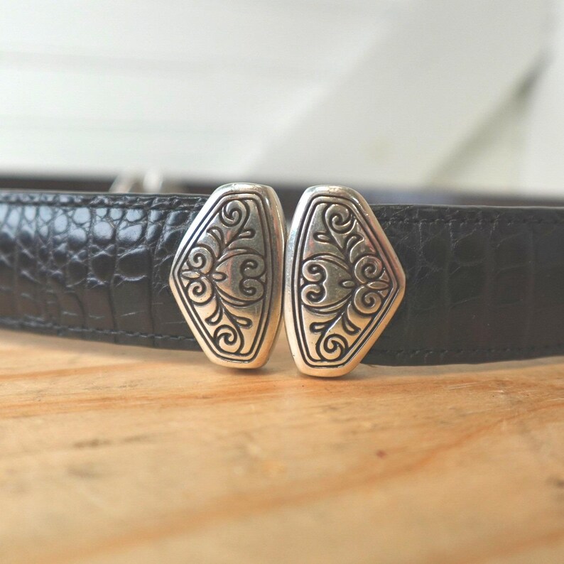 Cinturón reversible Vintage Brighton para mujer, negro y marrón, talla mediana, piel de cocodrilo. imagen 3