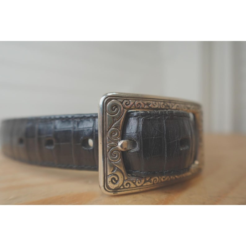 Cinturón reversible Vintage Brighton para mujer, negro y marrón, talla mediana, piel de cocodrilo. imagen 12