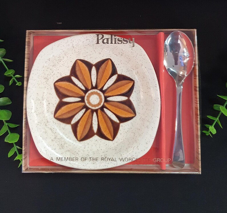 Vintage Palissy Royal Worcester Butter or Preserve Dish Set with Original Spoon & Packaging, 1970s Retro Kismet Flower, Mid Century Gift Set image 1