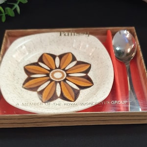 Vintage Palissy Royal Worcester Butter or Preserve Dish Set with Original Spoon & Packaging, 1970s Retro Kismet Flower, Mid Century Gift Set image 4