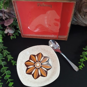 Vintage Palissy Royal Worcester Butter or Preserve Dish Set with Original Spoon & Packaging, 1970s Retro Kismet Flower, Mid Century Gift Set image 3
