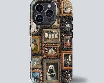 Puede incluir: Una funda de teléfono con un collage de pinturas enmarcadas con temática de terror. La obra de arte incluye fantasmas en varios escenarios, con marcos dorados sobre un fondo oscuro. Diseñado para iPhone MagSafe, Samsung Galaxy y Google Pixel.