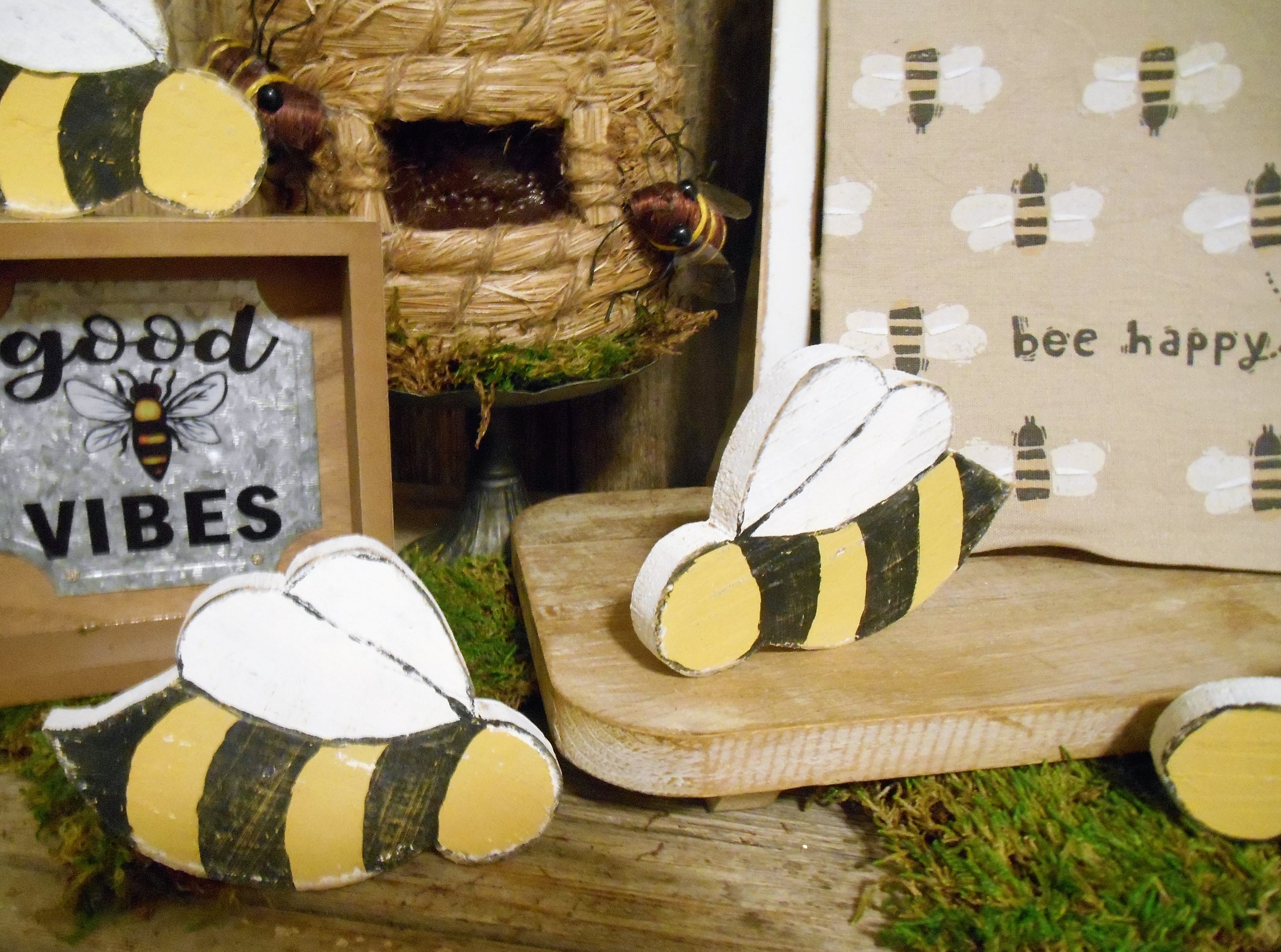 Small Wood Bee, Honey Bee, Tray Decor, Spring Decor, Mini Bee, Wooden