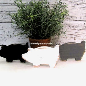 Rustic Wood Pig: Farmhouse Tiered Tray Decor