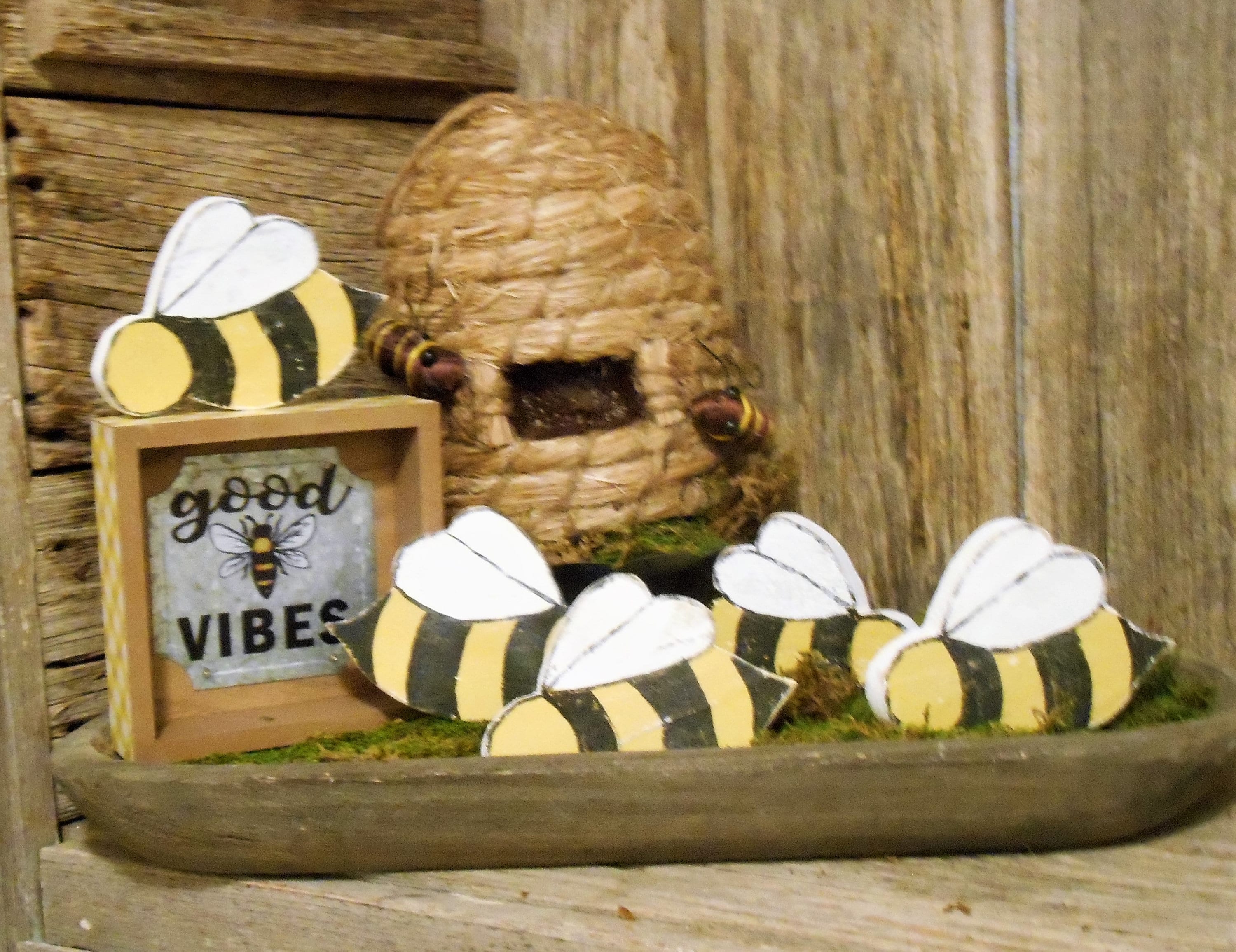 Small Wood Bee, Honey Bee, Tray Decor, Spring Decor, Mini Bee, Wooden