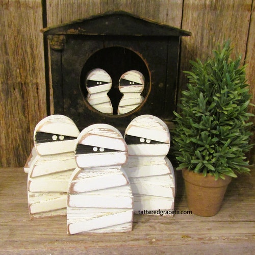 Wood Mummy, Rustic Halloween Decor, Tiered Tray Mummy, Halloween Decor, Fall Table Top Decor, Fall Tray Decor