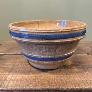 Antique Yellow Ware Mixing Bowl With 6 Blue Bands 8.25&quot; Yellowware Stoneware Bowl, Farmhouse Kitchen