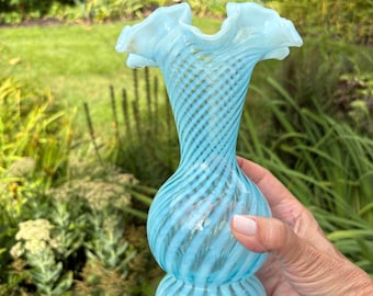 VINTAGE　LARGE FENTON HOBNEIL FLOW VASE Fenton Blue Opalescent Hobnail Large Triangle Vase Vintage