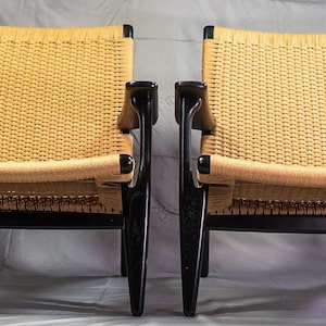 Pair of Mid-Century Modern CH25 Lounge Chairs by Hans Wegner - Carl Hansen & Søn