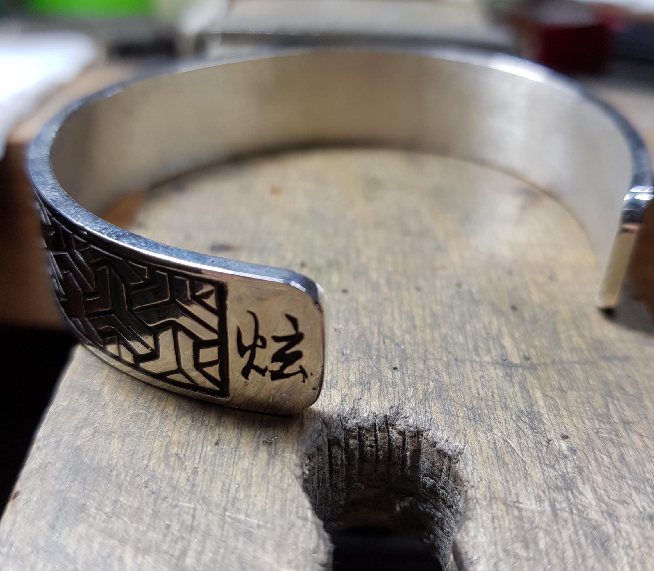 幾何学模様のカフバングルブレスレットシルバーバングルメンズ