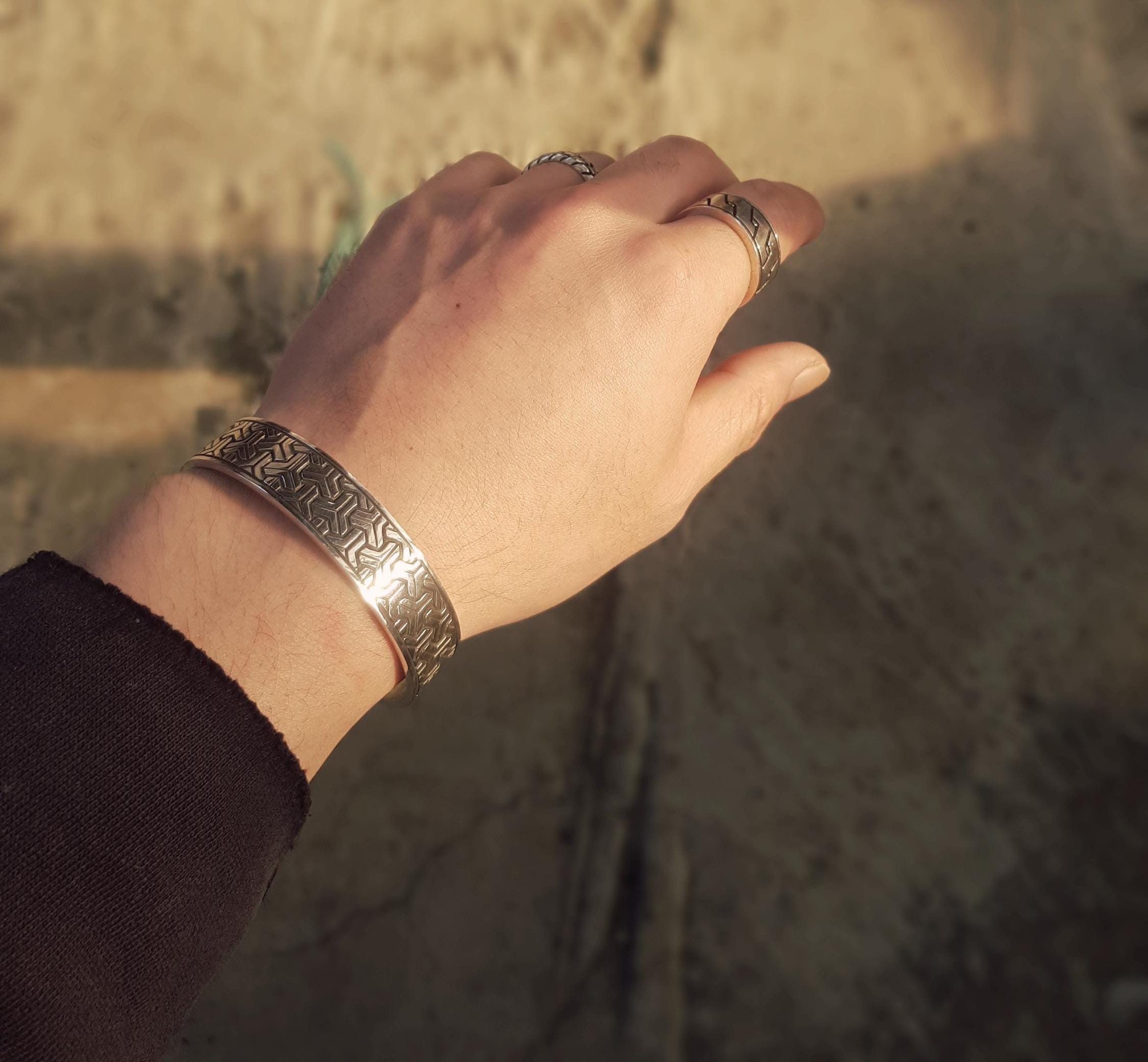 幾何学模様のカフバングルブレスレットシルバーバングルメンズ