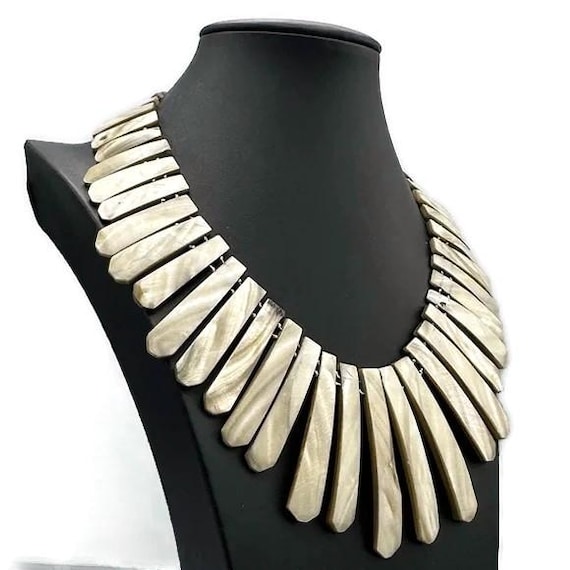 Unique Statement Shell Necklace -Wow - image 2