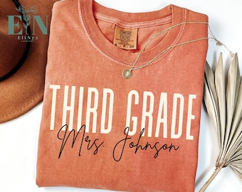 Chemise d'enseignant de 3e année couleurs confort, T-shirt d'enseignant de 3e année, Chemise d'enseignant avec nom personnalisé, Chemise de premier jour d'école, Cadeau de rentrée
