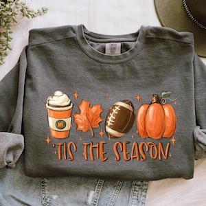 Comfort Colors Tis The Season Sweatshirt, Pumpkin Football Long Sleeve, Women’s Fall Crewneck Top, Cute Thanksgiving Outfit, Autumn Shirt