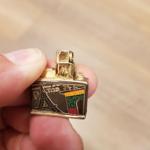 Miniature Vintage Paris Souvenir Petrol Lighter – Working – Eiffel Tower & Arc de Triomphe – Rare Thumb Size