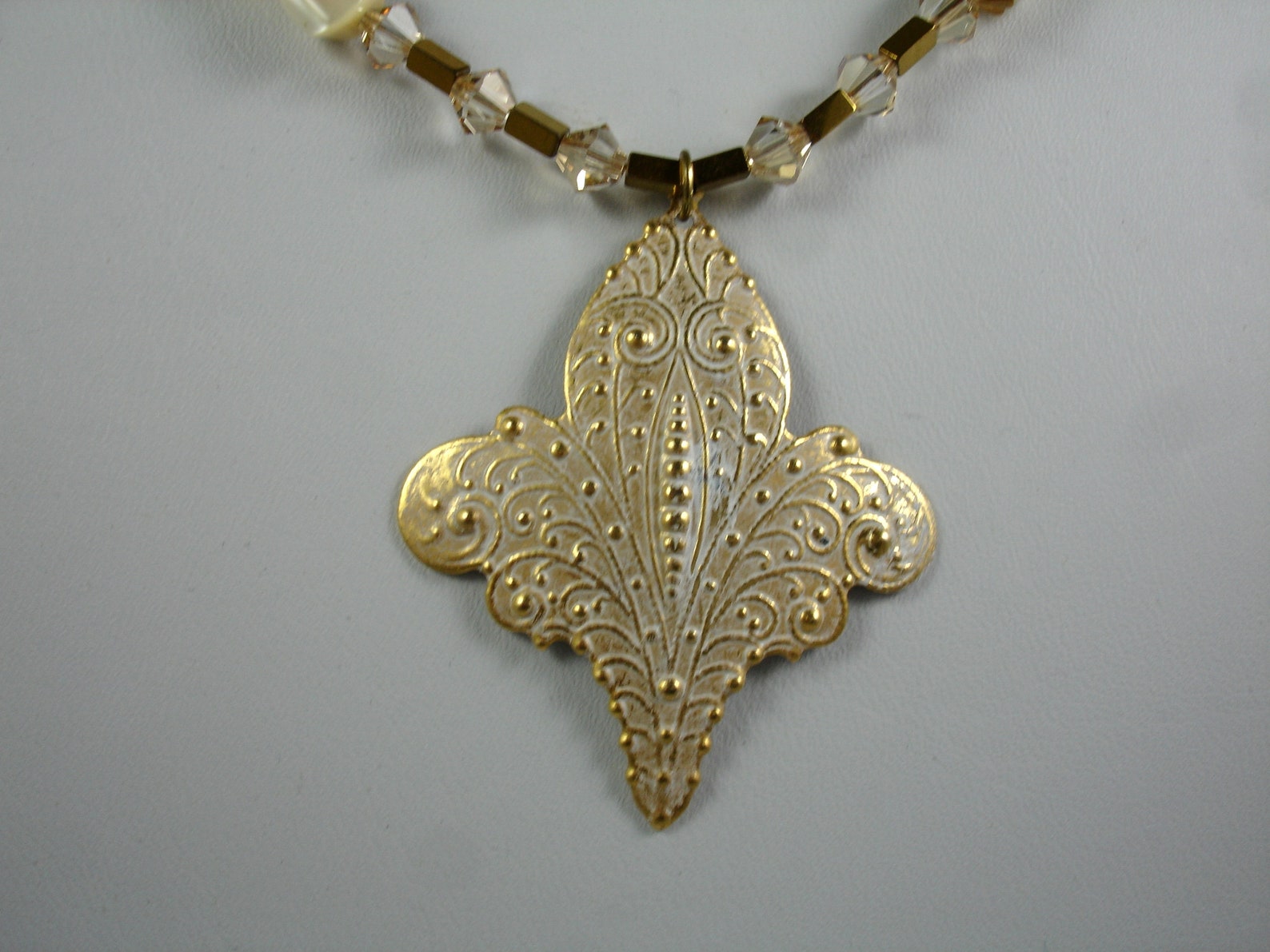 collana cameo - Gioielli - Collane - di Fleur de lis by M | su MissHobby collana cameo - Gioielli - Collane - di Fleur de lis by M | su MissHobby