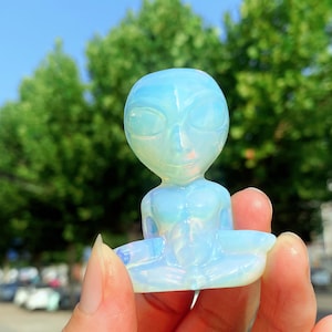 2.4&#39;&#39;opalite Alien Skull,Crystal Skull,Crystal Alien,Quartz Alien,Alien Sculpture,Mineral specimen,Reiki therapy1pc
