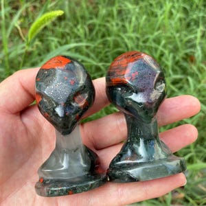 2.9&quot; Natural Bloodstone Alien Skull,Crystal Skull,Crystal Alien,Quartz Alien,Alien Sculpture,Mineral specimen,,crystal decoration，1PC