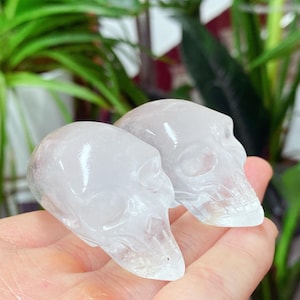 2&quot;+ Natural Hand Clear Crystal Alien Skull,Quartz Crystal Alien Carved,Home decoration,crystal decoration，mineral specimen1PC
