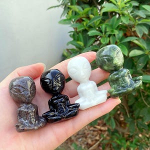Natural mix Alien Skull,Crystal Skull,Crystal Alien,Quartz Alien,Alien Sculpture,Mineral specimen,Reiki therapy1pc