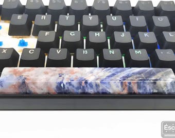 Natural Jade Spacebar Keycap: Custom Artisan Gemstone Mechanical Keycaps