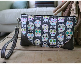 On the go wristlet - wristlet - zipper bag - on the go bag - wristlet - wristket pouch
