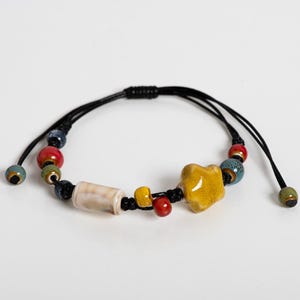 Bracelet de perles en céramique avec étoiles - Bijoux bohèmes multicolores réglables faits main avec nouage de corde