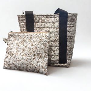 Handmade Quilted Tote Bag with Matching Zipper Pouch – Floral & Gingham Fabric | Cottagecore Everyday Bag | Lightweight Shoulder Bag