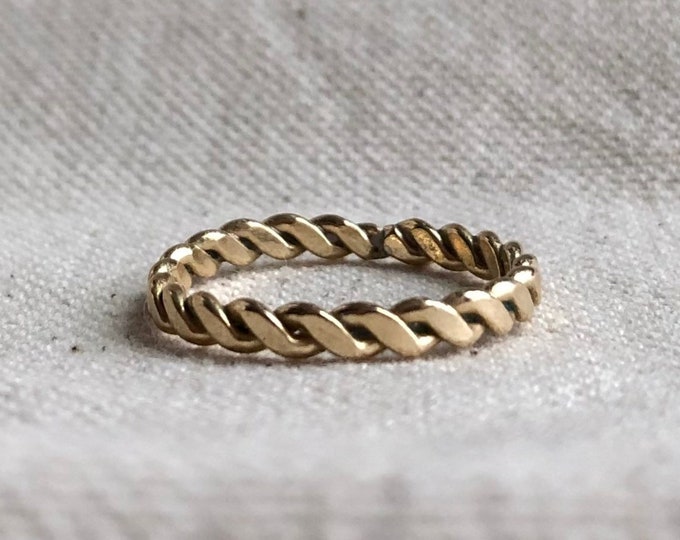 Twisted Band Ring