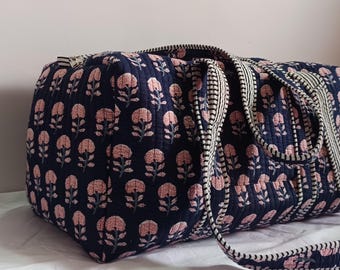 Grand sac de voyage bleu matelassé en coton | Cadeau de Noël pour femme | porté épaule fait main | Cadeau de voyage et sac de voyage
