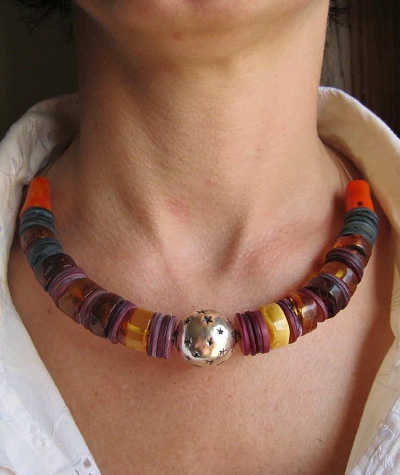 Nacre large Baltic amber Great gift. beautiful 100/% natural Large silver ball with a pattern necklace Choker Corals